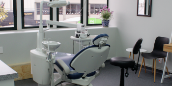Scale and polish hygiene treatment ("Teeth cleaning")